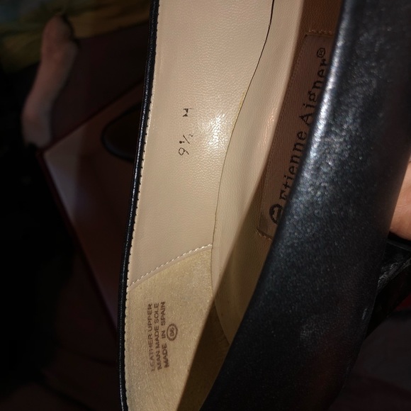 Etienne Aigner Patent leather toe and 2”heel. - Picture 6 of 7